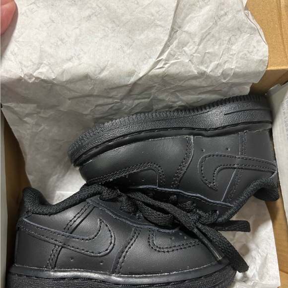 Nike Kids All-Black Sneakers - Picture 3 of 5